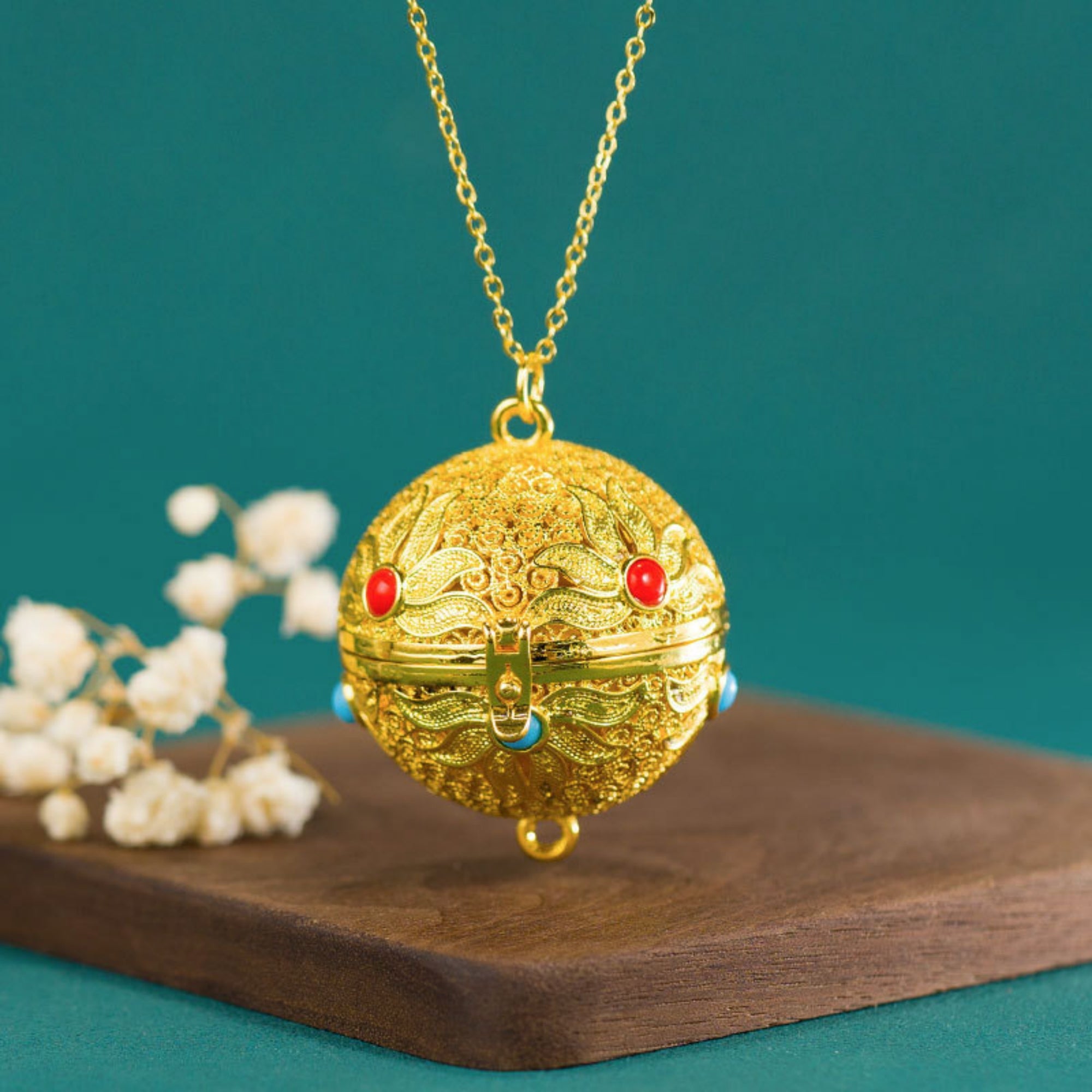 QiLing Aura Hollow Gold-Plated Aromatherapy Pendant Necklace