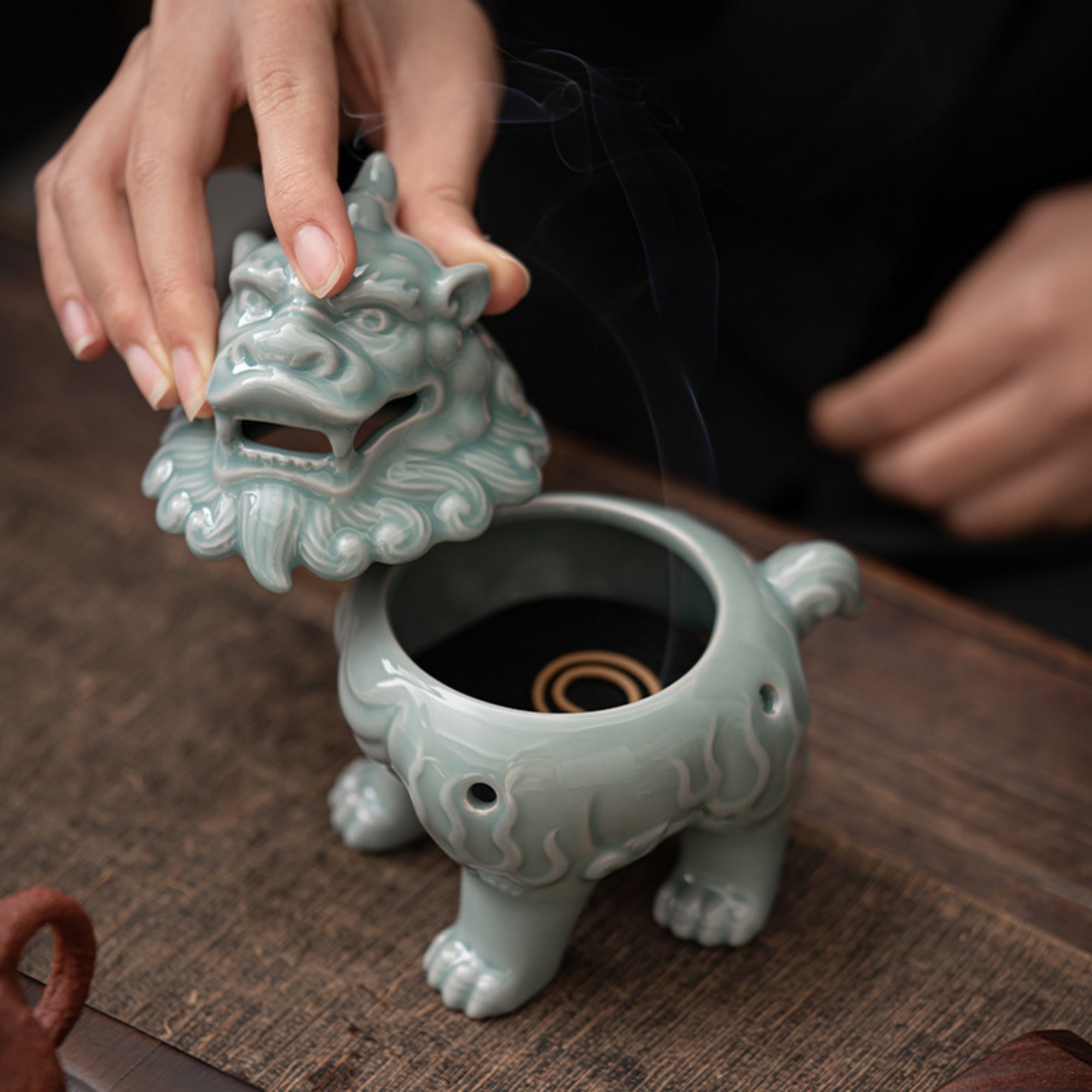 QiLing Aura Yue Kiln Suanni Ceramic Incense Burner