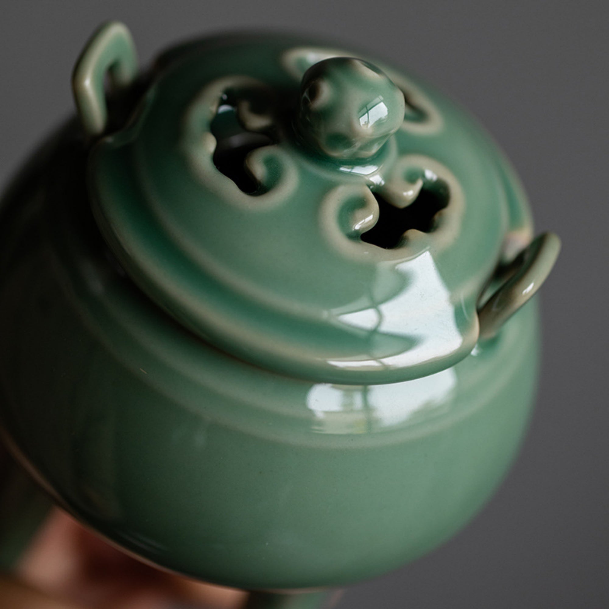 QiLing Aura Yue Kiln Zen Three-legged Incense Burner