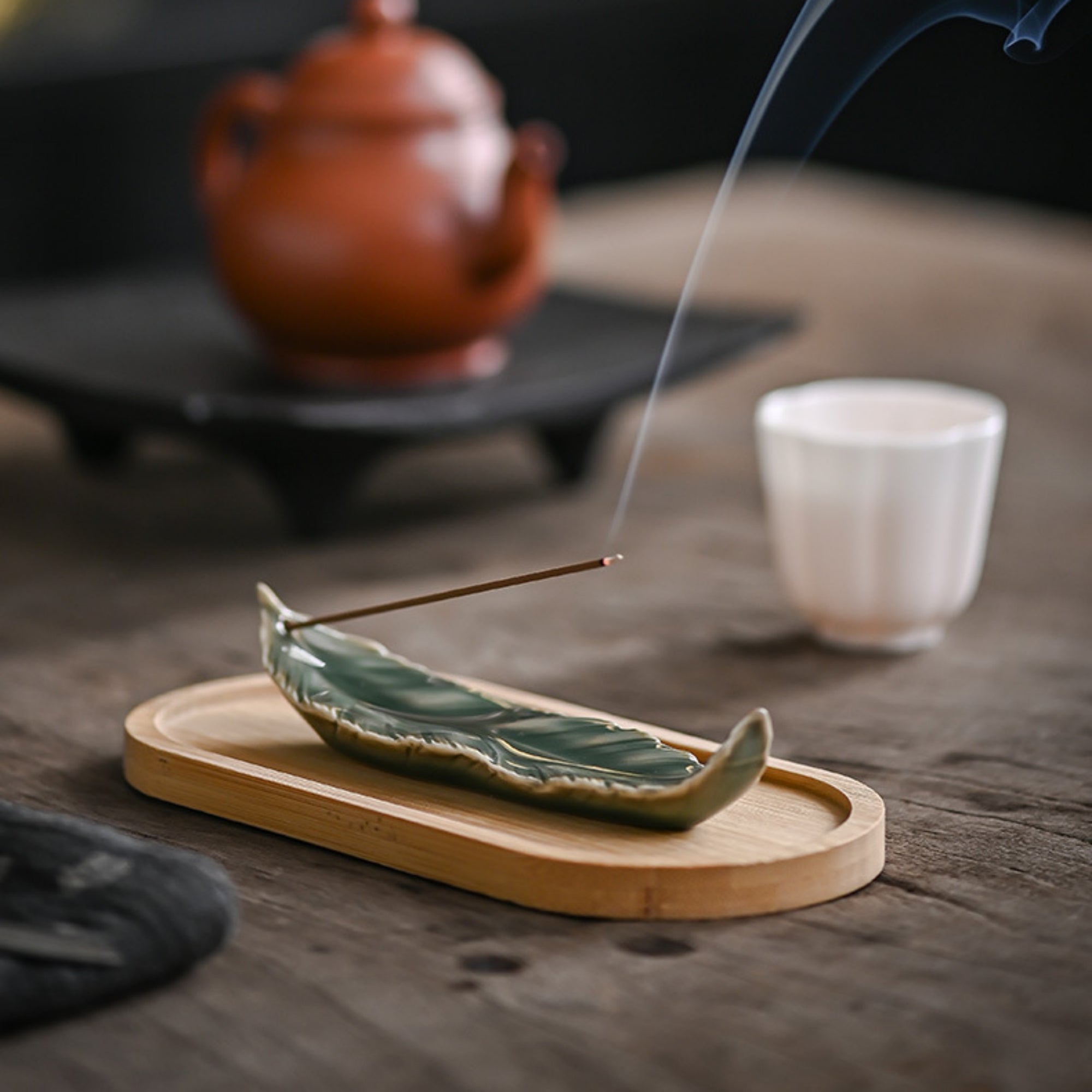 QiLing Aura Feather-Shaped Handmade Ceramic Incense Holder