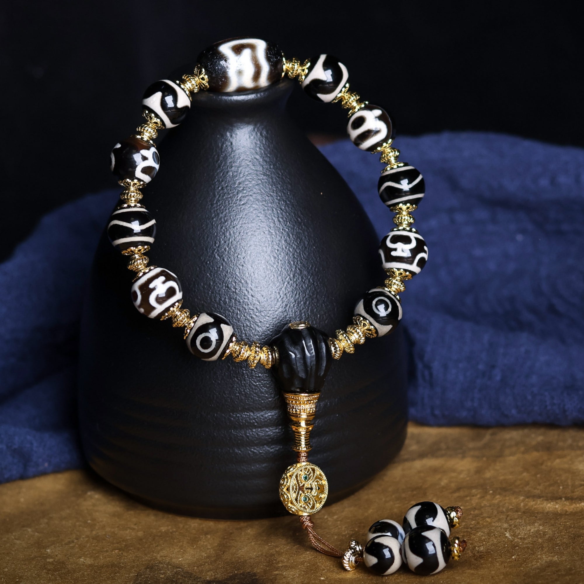 Tibetan Amulet Obsidian Bracelet