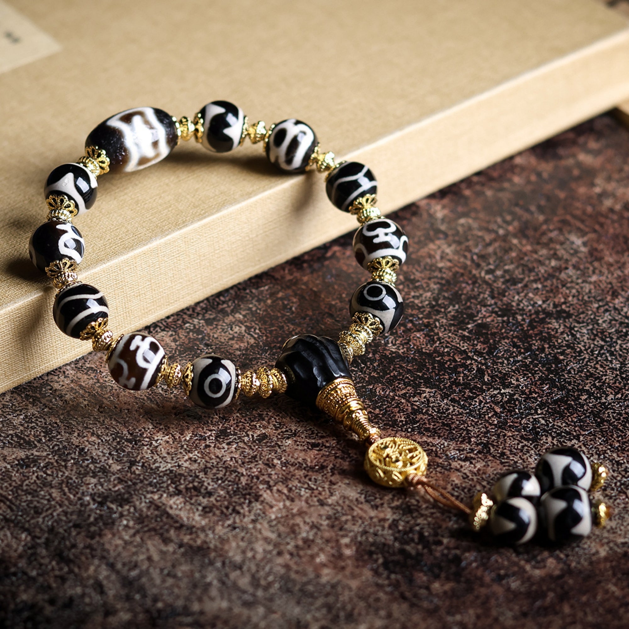 Tibetan Amulet Obsidian Bracelet